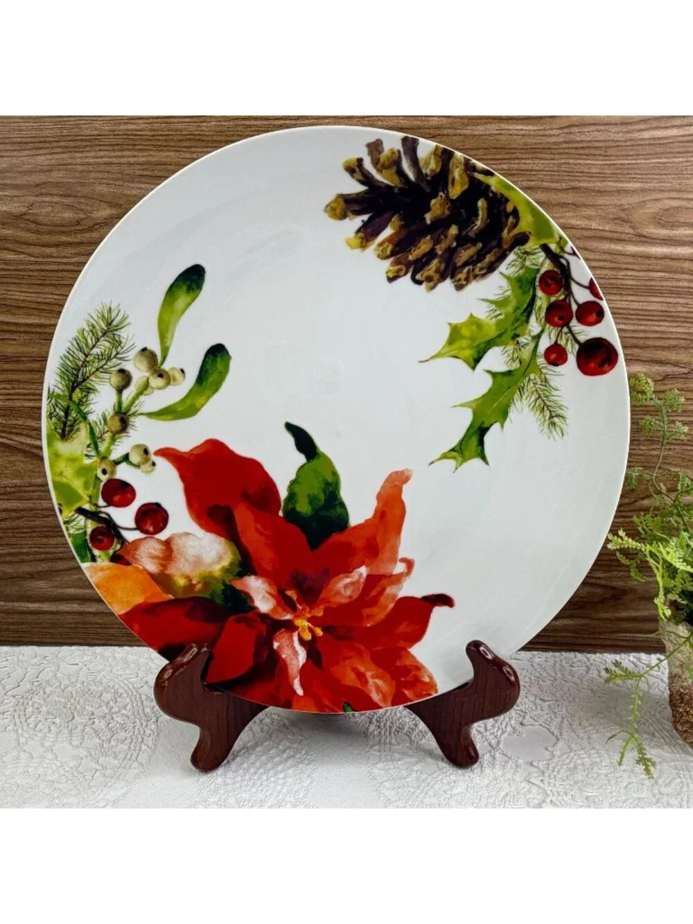 Fitz and Floyd Holiday Home Poinsetta Dinner Plates 10.5